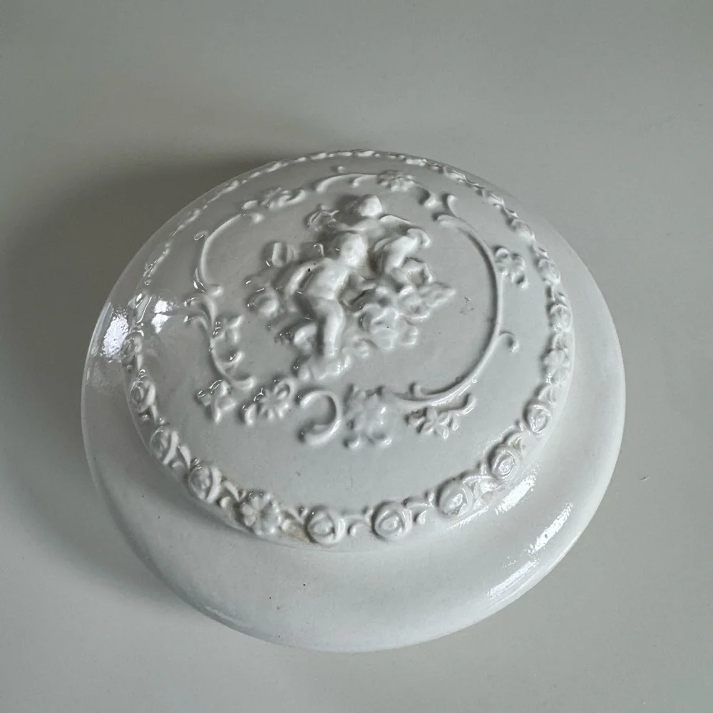 Vintage Elegant‎ White Ceramic Lidded Trinket Dish